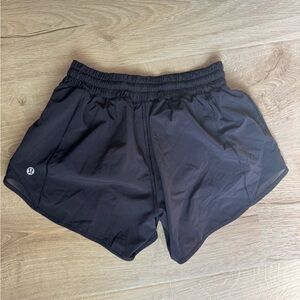 Lululemon low rise hottie hot short 4”